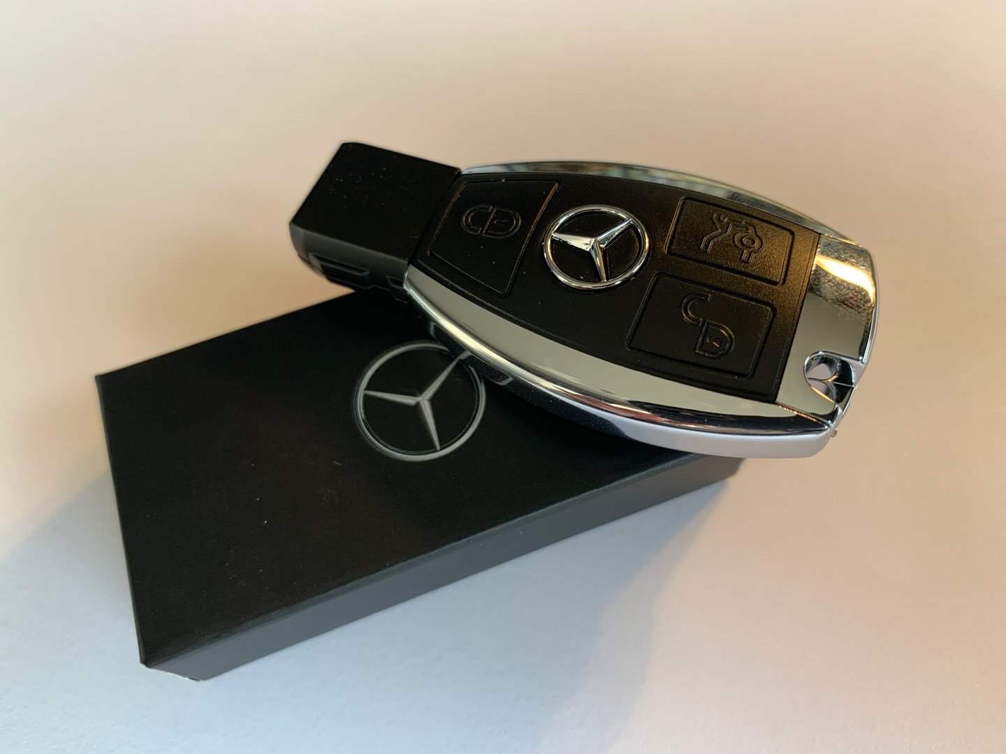 Mercedes-Benz USB-Stick 4 GB Schlüssel - PAX Sicherheits-Reifen Service Shop
